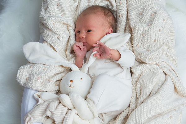 Сургутская семья, пережившая потрясение полгода назад, поздравляет с Днём медработника своих спасителей 