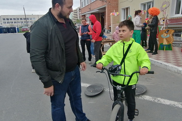 Полезные советы для безопасного лета. Врачи Сургутской травмбольницы посетили детский праздник