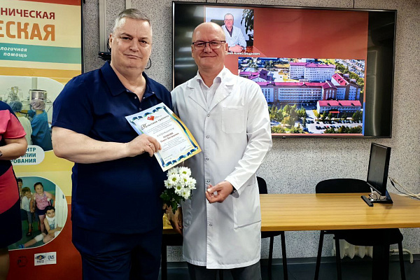 Более 130-ти сотрудников Сургутской травмбольницы получили награды накануне профессионального праздника