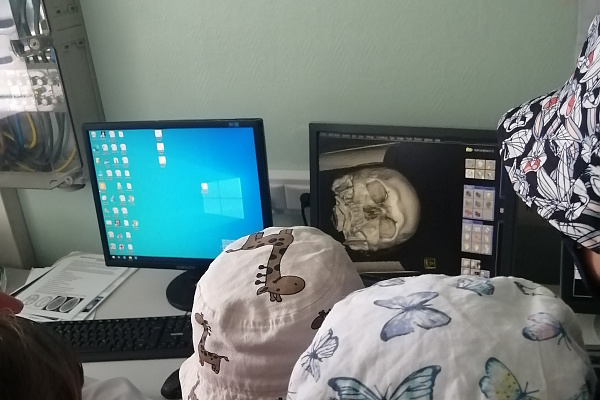 Видят людей насквозь! В Сургутской травмбольнице школьники познакомились с работой специалистов лучевой и инструментальной диагностики