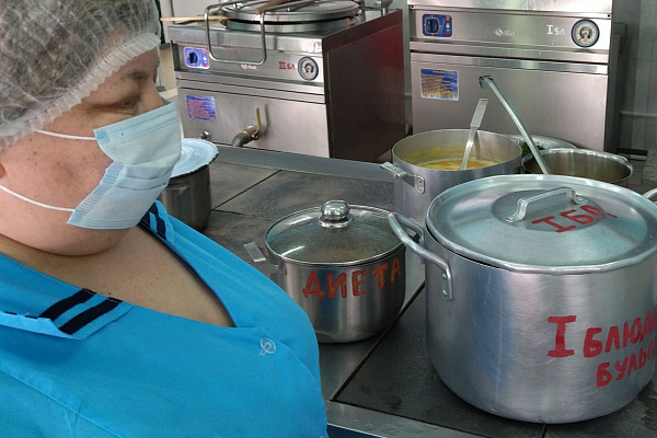 Гарантированная безопасность питания. В Сургутской травмбольнице  внедряют современную систему менеджмента качества пищевой продукции 