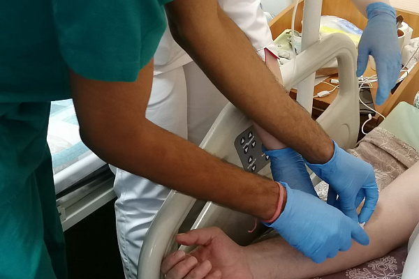 И снова здравствуйте! Иностранные студенты Мединститута СурГУ вернулись в Сургутскую травмбольницу на очередную практику