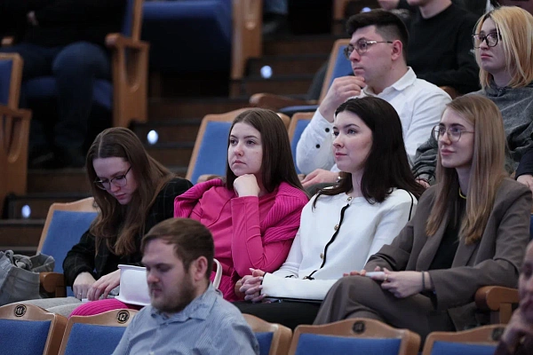 Звали на работу и в ординатуру. Руководители медицинских организаций Сургута встретились с выпускниками-медиками