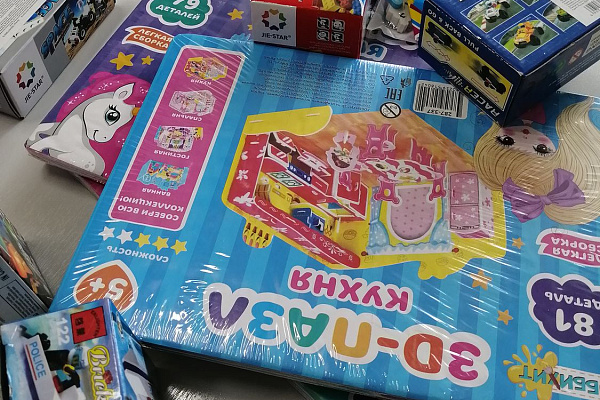 Игрушек много не бывает.  В детские отделения травмбольницы поступили  подарки от благотворителей