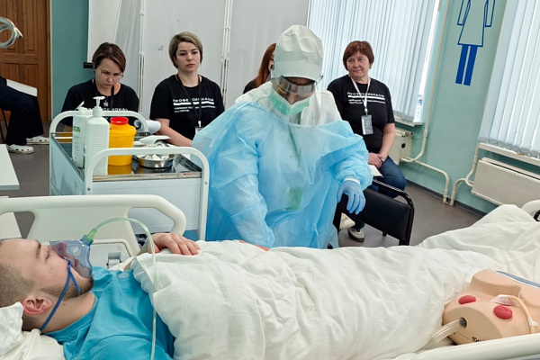 Сразу 12 медсестёр травмбольницы получили сертификат индустриального эксперта всероссийского чемпионата "Профессионалы"