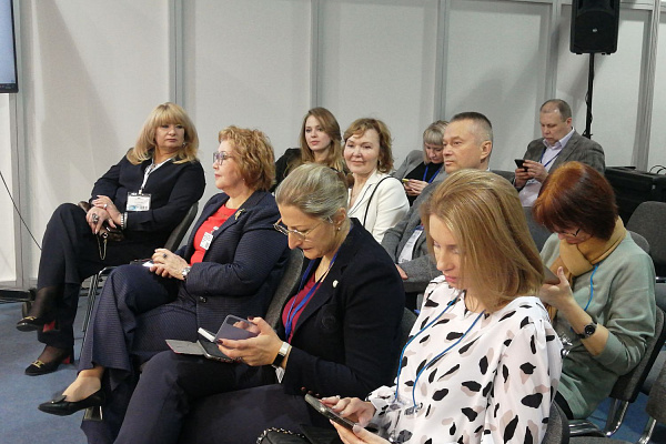 Потенциал Сургутской травмбольницы и всего югорского здравоохранения представлен на крупнейшем международном форуме «Российская неделя здравоохранения-2022» в Москве