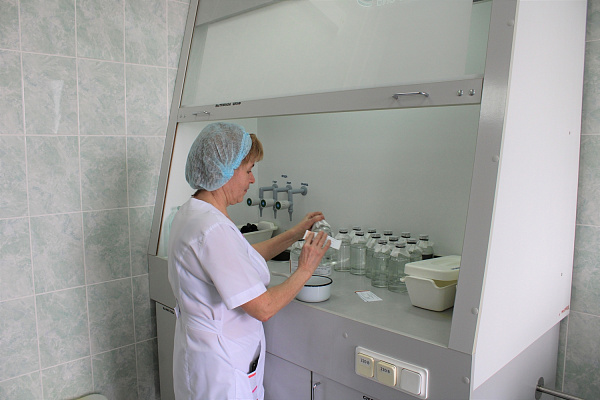 Слаженный коллектив и собственное производство. В День фармацевтического работника России – о роли внутрибольничной аптеки и её сотрудников