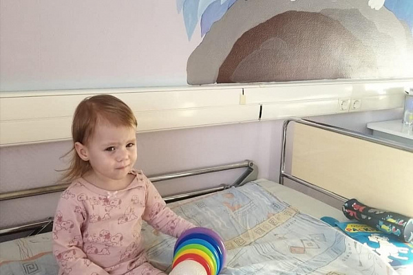 Волонтеры продолжают активно поддерживать всесезонную акцию «Коробка храбрости» и радовать юных пациентов Сургутской травмбольницы 