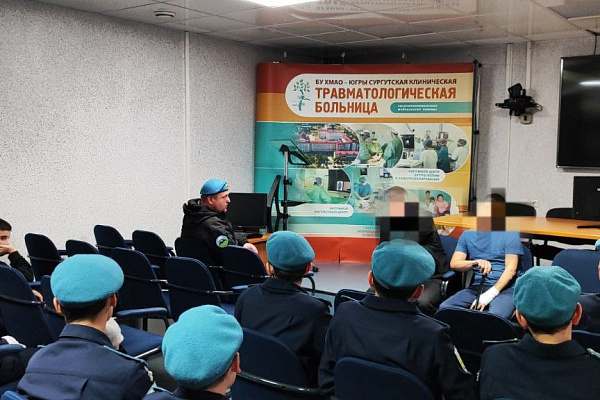 Сургутская травмбольница стала площадкой по патриотическому воспитанию школьников