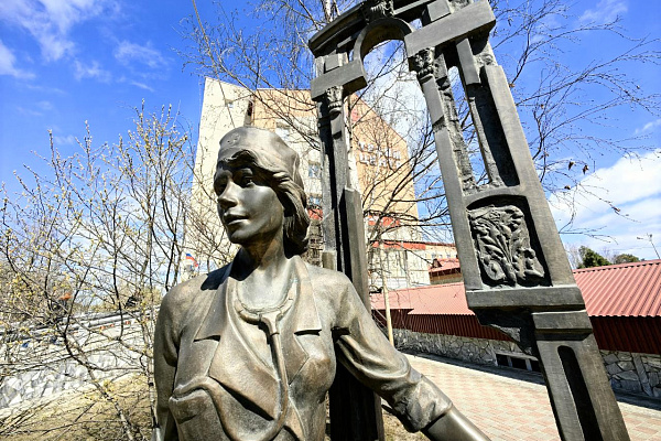 В Сургутской травмбольнице пздравили медицинских сестёр с профессиональным праздником