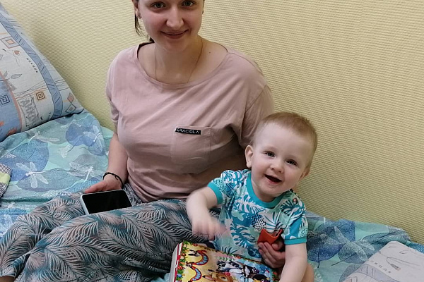 Волшебство с доставкой в палату. Лучший в мире Дед Мороз навестил юных пациентов Сургутской травмбольницы  