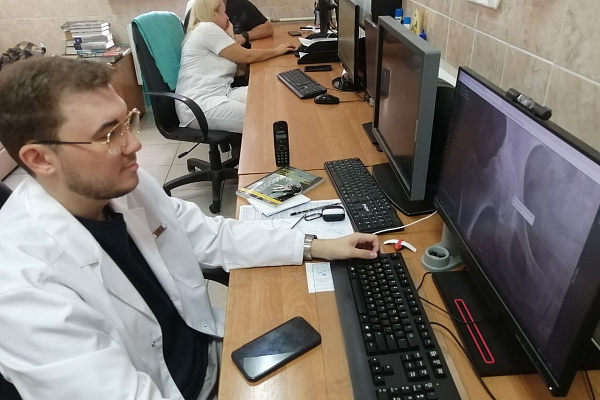 Коллектив Сургутской травмбольницы принимает в свои ряды молодых врачей, окончивших ординатуру по целевому направлению 