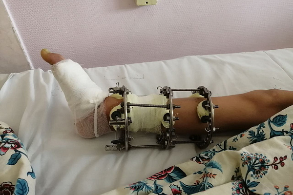 Учились накладывать гипс, общались с пациентами-сверстниками. Дети из центра «РУБУС» посетили Сургутскую травмбольницу