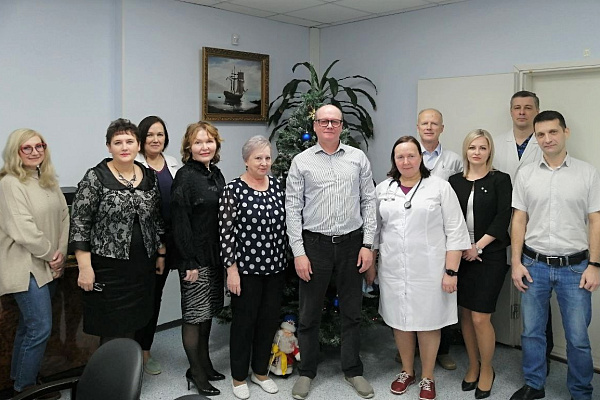 Урожай юбилеев! Поздравления с 55-летием принимает наш главный врач Дмитрий Гарайс