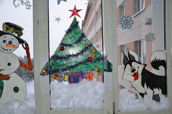 Чудо в окне! Сотрудники больницы удивили пациентов своими талантами и подарили праздничное настроение! 