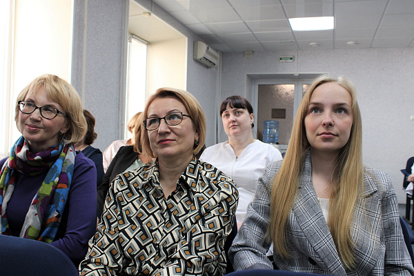 К Международному дню защиты детей в Сургутской травмбольнице приурочили окружную нейрохирургическую конференцию