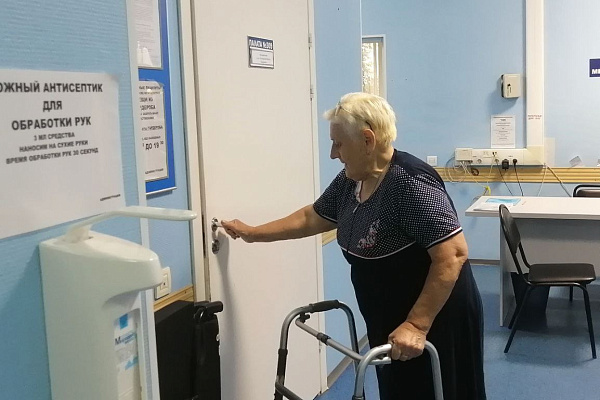 В Сургутскую травмбольницу из г. Енакиево (ДНР) доставлена очередная пациентка с показаниями к эндопротезированию сустава