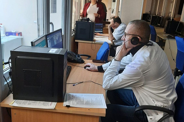 Престижно и ответственно. Врачи травмбольницы допускают к работе коллег после медицинских ВУЗов и ординатур 