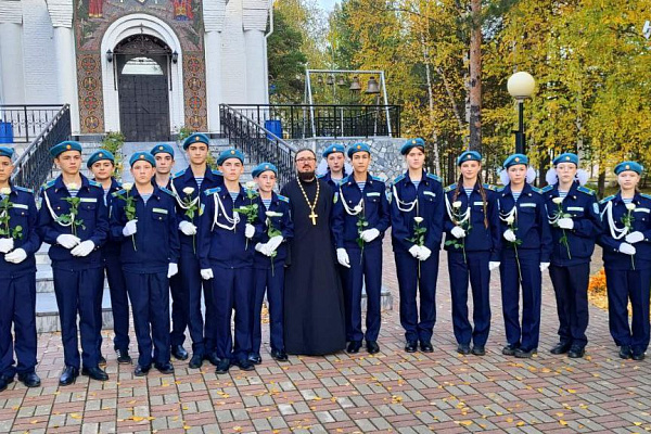 Сургутская травмбольница стала площадкой по патриотическому воспитанию школьников