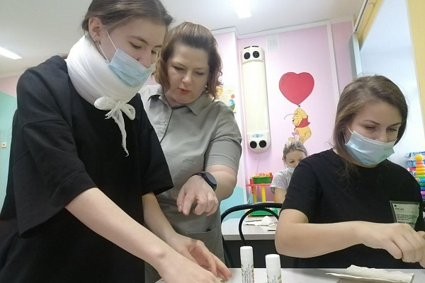 Здоровья, счастья и наушники. Пациенты детских отделений Сургутской травмбольницы написали письмо Деду Морозу