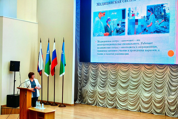Интересную работу и профессиональный рост гарантируем. Будущим медсёстрам рассказали о вакансиях и условиях труда в Сургутской травмбольнице
