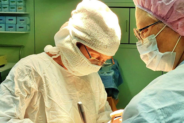 Другой мир. Операционная медсестра Сургутской травмбольницы рассказала о своём знакомстве с оперблоком и 40-летней работе