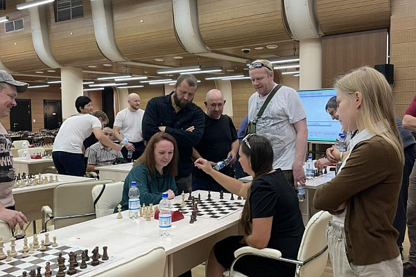 Медсестра Сургутской травмбольницы стала лучшей шахматисткой года среди медиков Югры