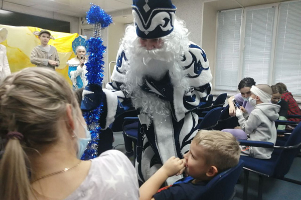 Больничные гастроли. Со спектаклем и развлекательной программой у нас побывала детская театральная студия  