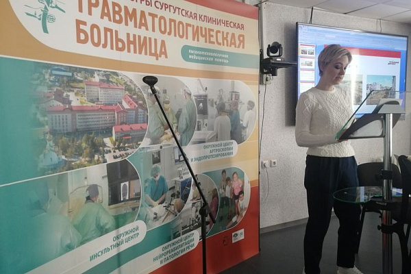 Ждем оценок. Сотрудники и пациенты Сургутской травматологической больницы вместе со всей страной написали Тотальный диктант