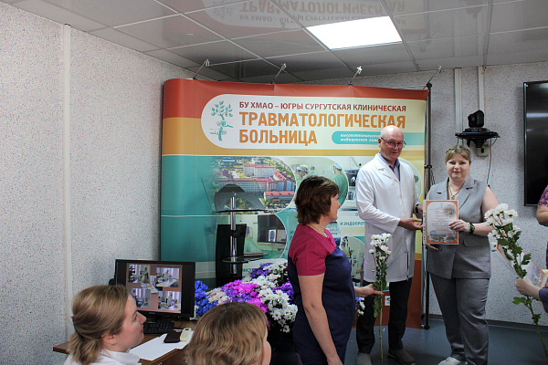 Всем причастным к сохранению здоровья и жизни людей! Более 250-ти наград сегодня вручены сотрудникам травмбольницы по случаю Дня медработника