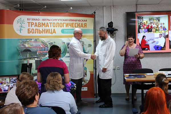 Всем причастным к сохранению здоровья и жизни людей! Более 250-ти наград сегодня вручены сотрудникам травмбольницы по случаю Дня медработника