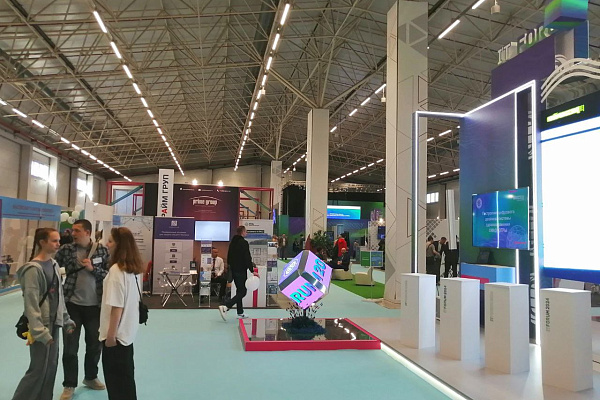 О цифровизации системы здравоохранения и развитии медицинского туризма. Сургутская травмбольница приняла участие в XV Международном  IT-форуме