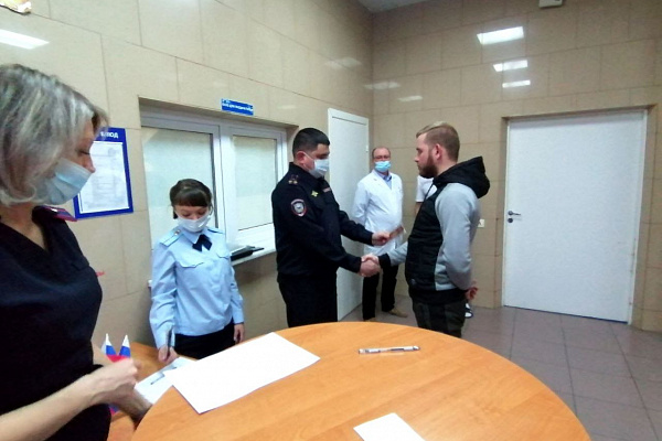 В новый год – с новым гражданством. Пациентам из Макеевки вручили российские паспорта