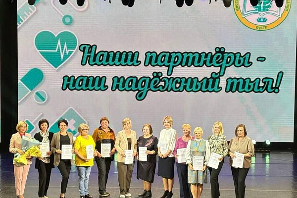 Сотрудники травмбольницы приняли участие в праздничных мероприятиях, посвященных 36-летию Института среднего медицинского образования СурГУ