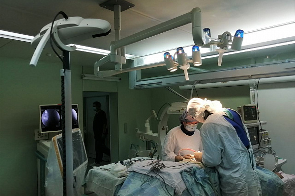 Точность и безопасность при сложнейших операциях на спинном и головном мозге. В Сургутскую травмбольницу поступило современное нейронавигационное оборудование