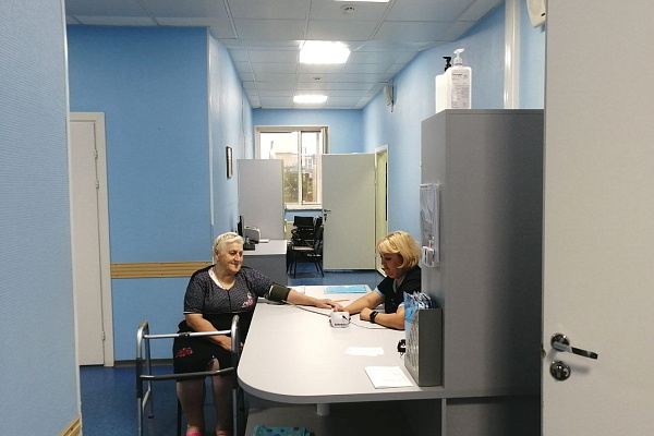 В Сургутскую травмбольницу из г. Енакиево (ДНР) доставлена очередная пациентка с показаниями к эндопротезированию сустава