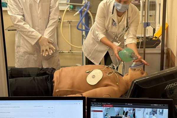 Престижно и ответственно. Врачи травмбольницы допускают к работе коллег после медицинских ВУЗов и ординатур 