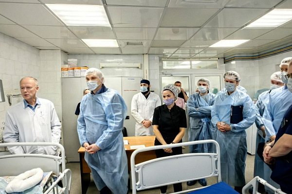 Сургутскую травмбольницу посетила делегация НМИЦ нейрохирургии имени Н.Н. Бурденко