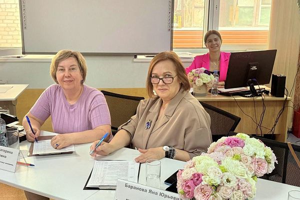 Главная медсестра травмбольницы оценивает уровень первого выпуска специалистов по сестринскому делу Сургутского института экономики, управления и права