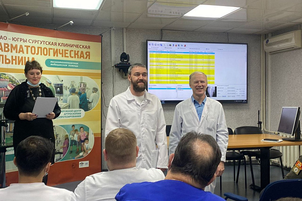 Защитники в белых халатах. Сотрудников Сургутской травмбольницы наградили за работу в зоне проведения СВО