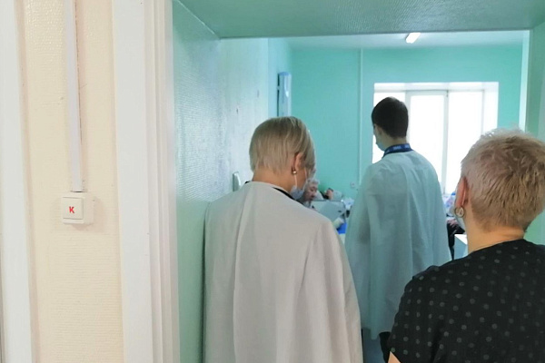 Пациенты Сургутской травмбольницы проголосовали на Выборах Президента РФ в условиях стационара