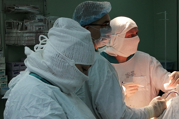 Переводчика – в операционную! Сургутские нейрохирурги удалили опухоль головного мозга гражданке Китайской Народной Республики