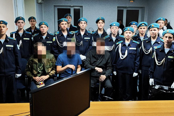 Сургутская травмбольница стала площадкой по патриотическому воспитанию школьников