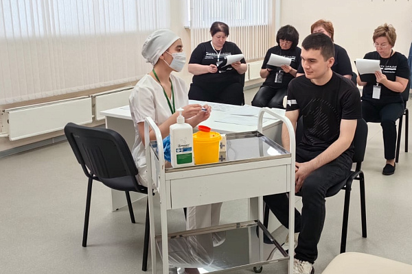 Сразу 12 медсестёр травмбольницы получили сертификат индустриального эксперта всероссийского чемпионата "Профессионалы"