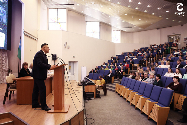 С современными технологиями реабилитации и диагностики сотрудники травмбольницы знакомили участников окружной сестринской конференции в СурГУ