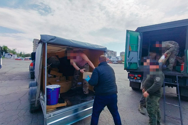 Вражеские дроны и бездорожье. В опасных условиях сотрудник травмбольницы доставил гуманитарный груз бойцам СВО