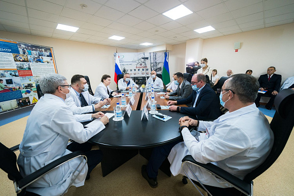 Губернатор Югры встретилась с врачами-добровольцами, работавшими в городах ЛДНР