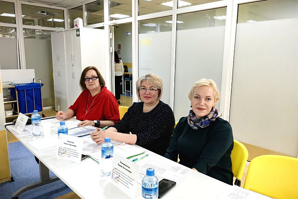 Здоровье и безопасность в понимании современной молодежи. Сотрудники Сургутской травмбольницы оценили исследования студентов в области здоровьесбережения