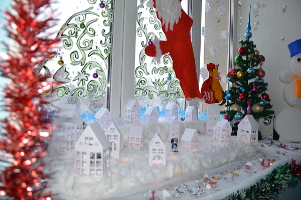 Чудо в окне! Сотрудники больницы удивили пациентов своими талантами и подарили праздничное настроение! 