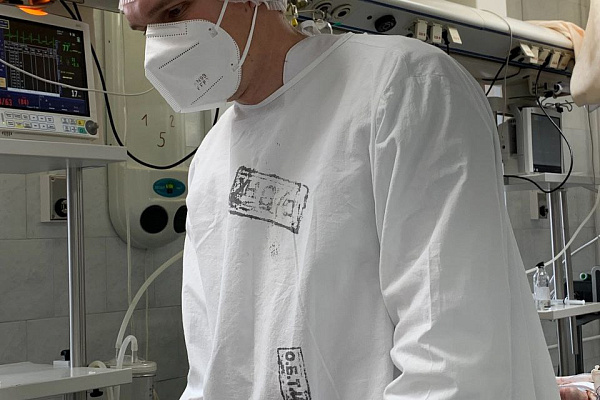 Впечатляет оборудование, вдохновляет результат. В Сургутской травмбольнице практикуются студенты, получающие немедицинское образование